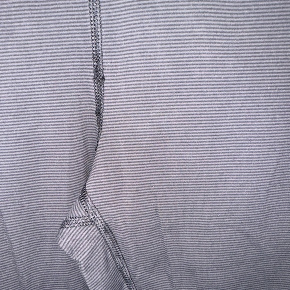 Lululemon Black and Grey Cropped Pinstriped Athletic Leggings Size 4 - Picture 2 of 10